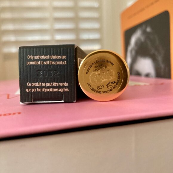 GUCCI 601 Virginia Fleur de Lis Satin Lipstick - Picture 2 of 8